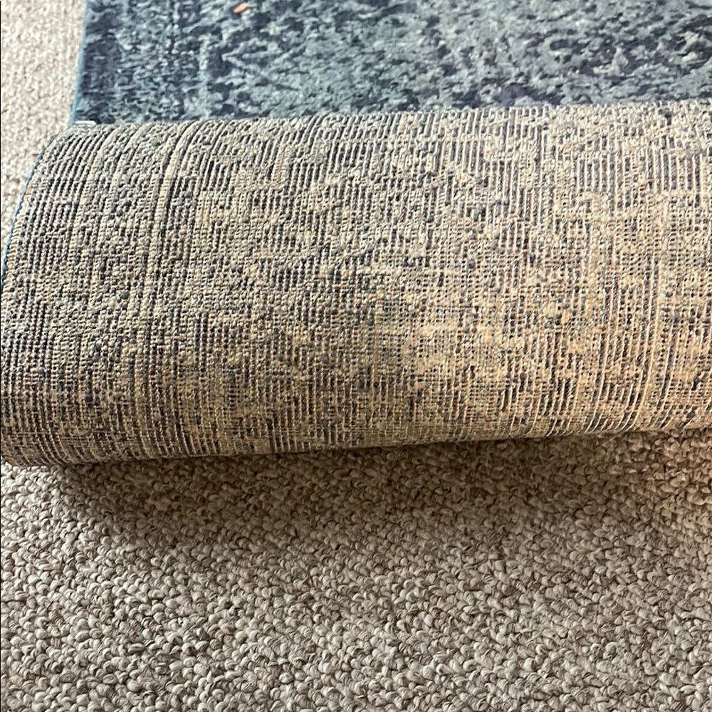 Elegant Gray Area Rug - Picture 4 of 8
